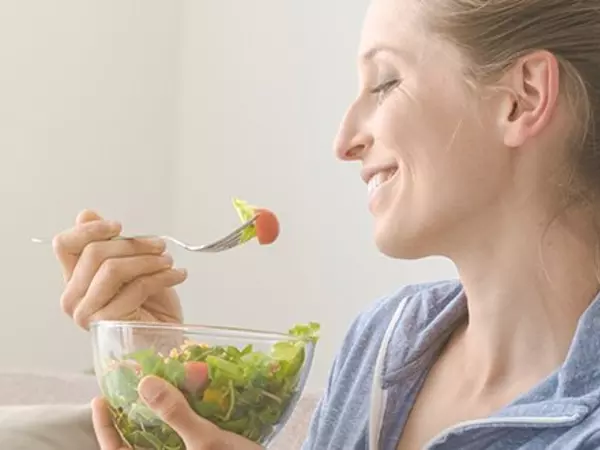 woman eating mindfully-make your own is being mindful
