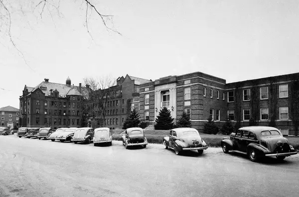 Gundersen clinic exterior in 1929.