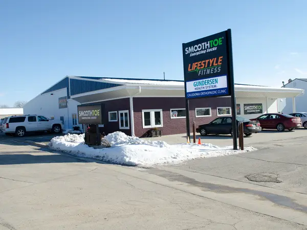 Exterior view of gundersen's orthopedic clinic caledonia.