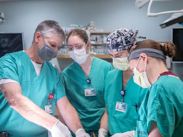 general-surgery-residents-in-cadaver-lab