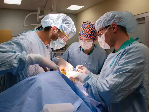 three-general-surgery-residents-performing-mock-surgery