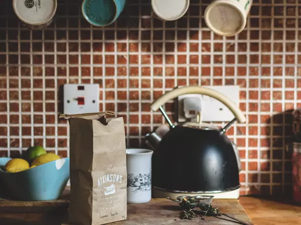 tea-kettle-on-kitchen-countertop