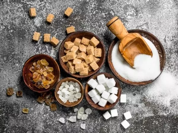 different types of sugar in bowls