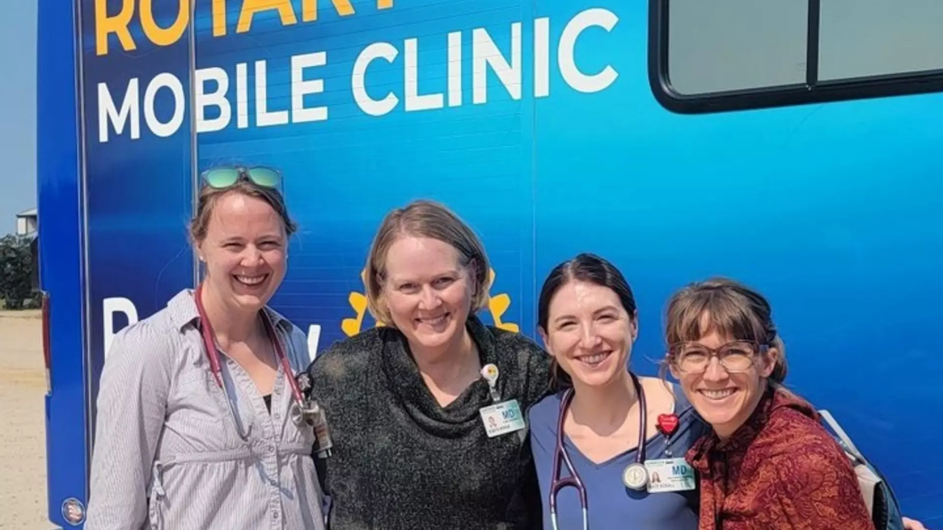 residents-providing-healthcare-from-mobile-clinic