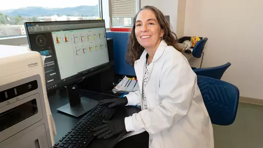 Karen Cowden Dahl ovarian cancer researcher at lab computer.