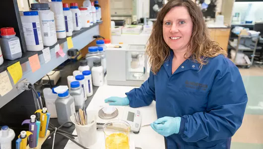 Female lyme disease researcher in research lab.