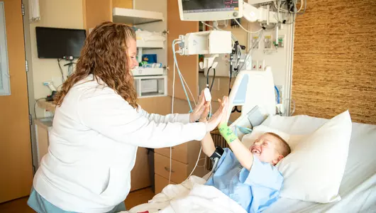 nurse-high-fiving-child-in-pediatric-intensive-care-unit