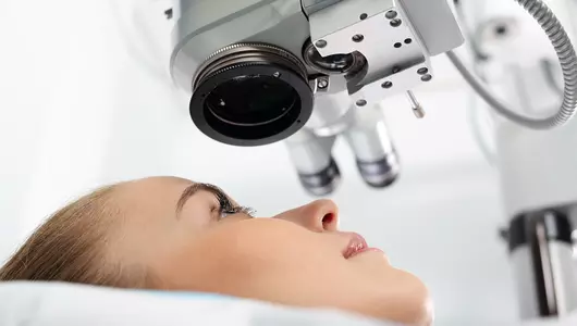 Eye doctor during the treatment of vision refractive surgery