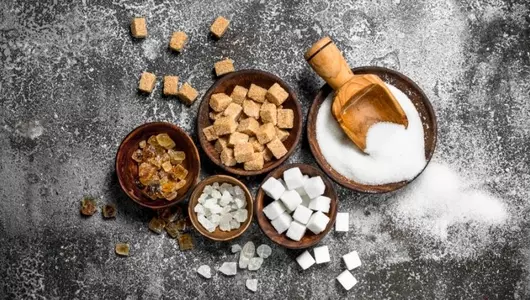 different types of sugar in bowls