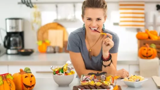 3 helpful tips when managing your Halloween candy cravings