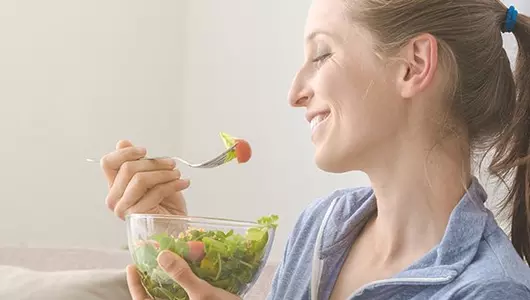 woman eating mindfully-make your own is being mindful