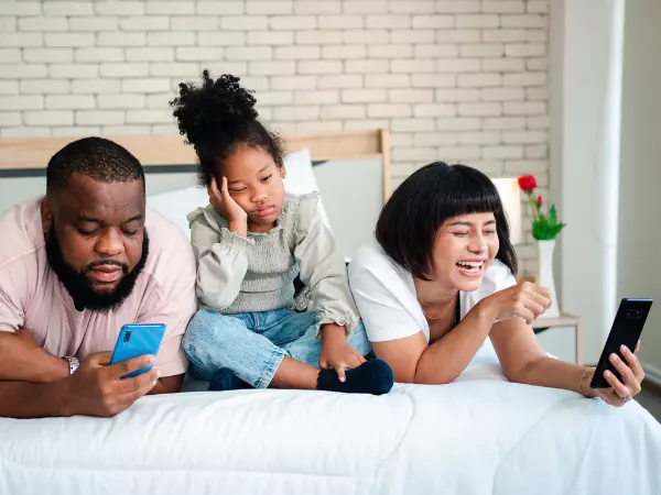 Family on Smartphones for Article