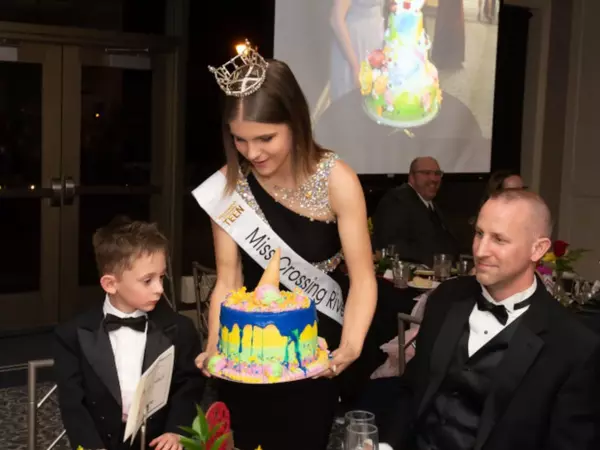 Children's Miracle Network Hospitals Miracle Gala cake auction.